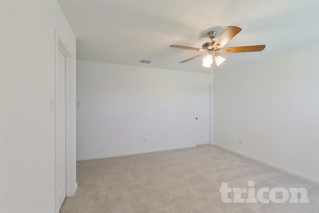 Building Photo - 1604 Parlier St