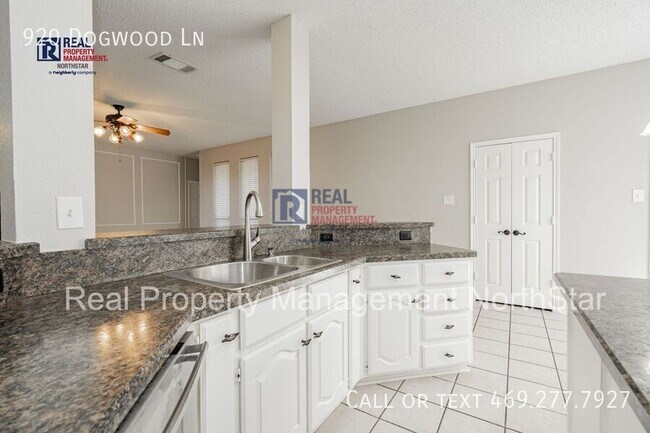 Building Photo - 920 Dogwood Ln