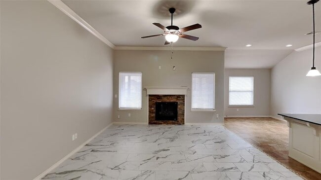 Building Photo - 6520 Bentwood Dr