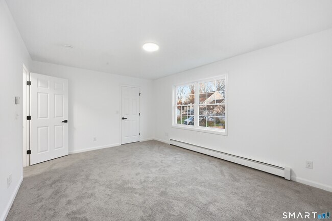 Building Photo - 70 Victoria Ct