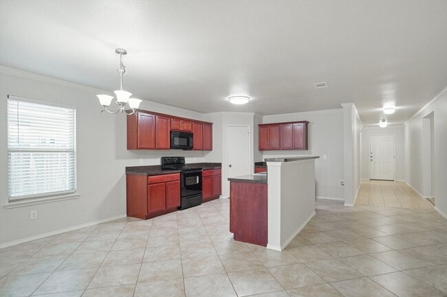 Building Photo - Beautiful Spacious Home