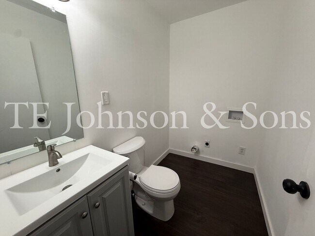 Building Photo - Modern 3BR Home with Main Level Primary Suite & Open Floor Plan in Winston-Salem