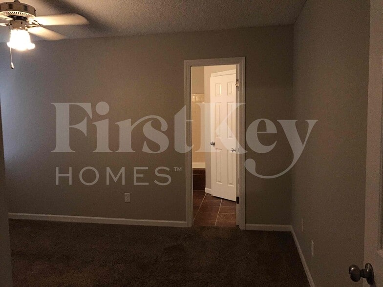 Building Photo - 6418 S Fawn Hollow Cir