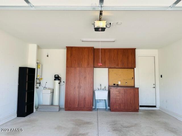 Building Photo - 9528 W Weeping Willow Rd