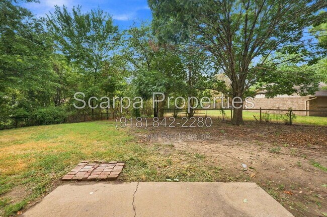 Building Photo - 1105 W Vicksburg Pl