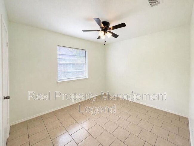 Building Photo - 112 Oak Hill Dr