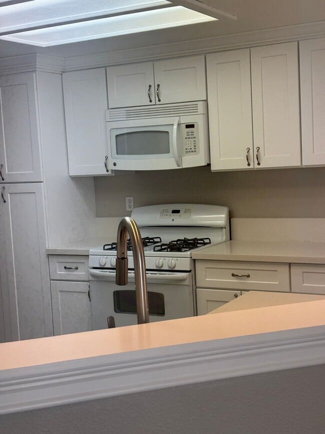 Building Photo - 26219 Corona Dr