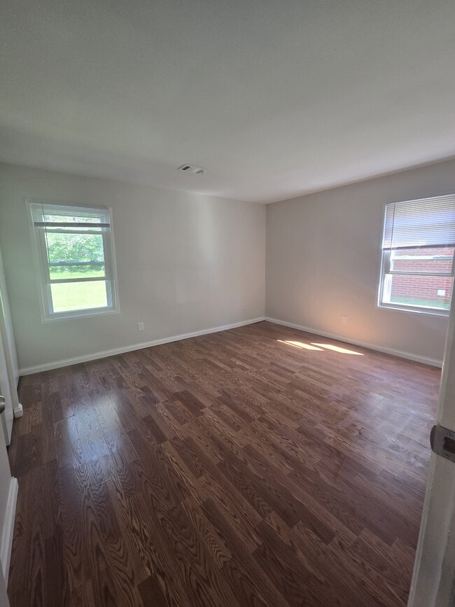 Building Photo - 996 Brookcrest Dr