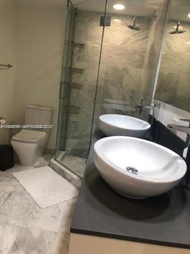 Building Photo - 9821 E Bay Harbor Dr