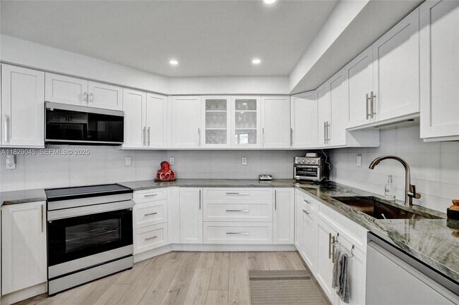 Building Photo - 1340 S Ocean Blvd