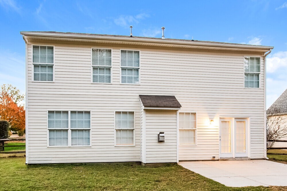 Building Photo - 6205 Roseway Ct