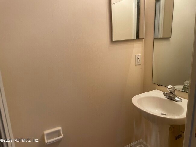 Building Photo - 466 Sherwood Oaks Dr