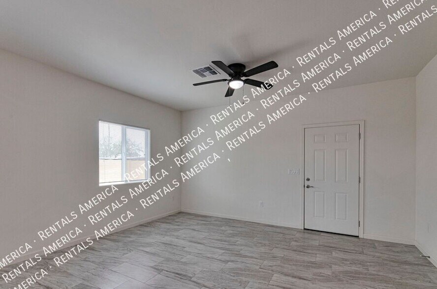 Building Photo - 3727 N Stone Ave