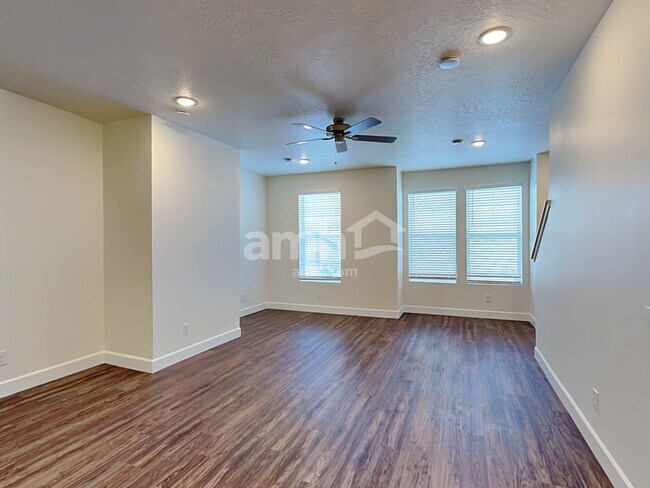 Building Photo - 6051 W Copperhawk Dr