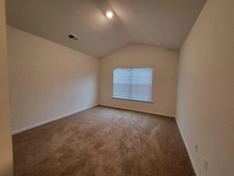Building Photo - Room in Townhome on Guildford Hill Ln