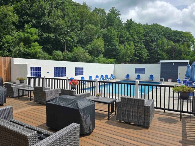 Building Photo - 131 Lake St