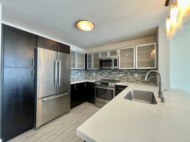 Building Photo - Fully Renovated Modern 1-Bedroom Unit – Prime Kaka?ako Location