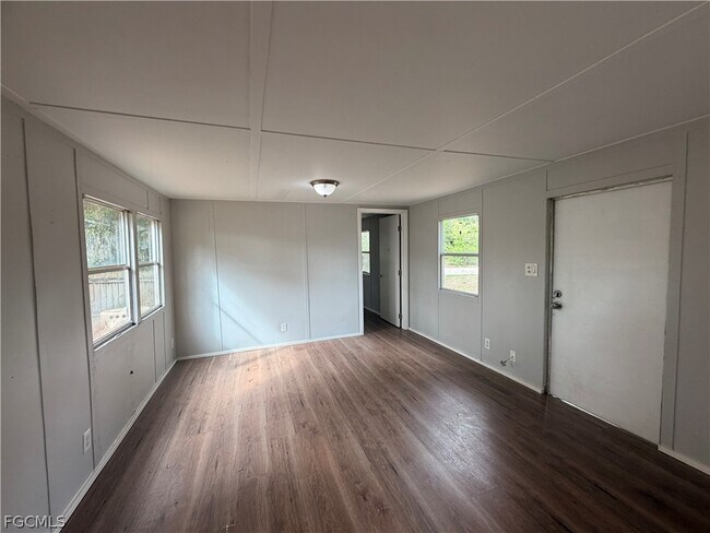 Building Photo - 7647 Ebson Dr