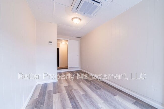 Building Photo - 112 N High St