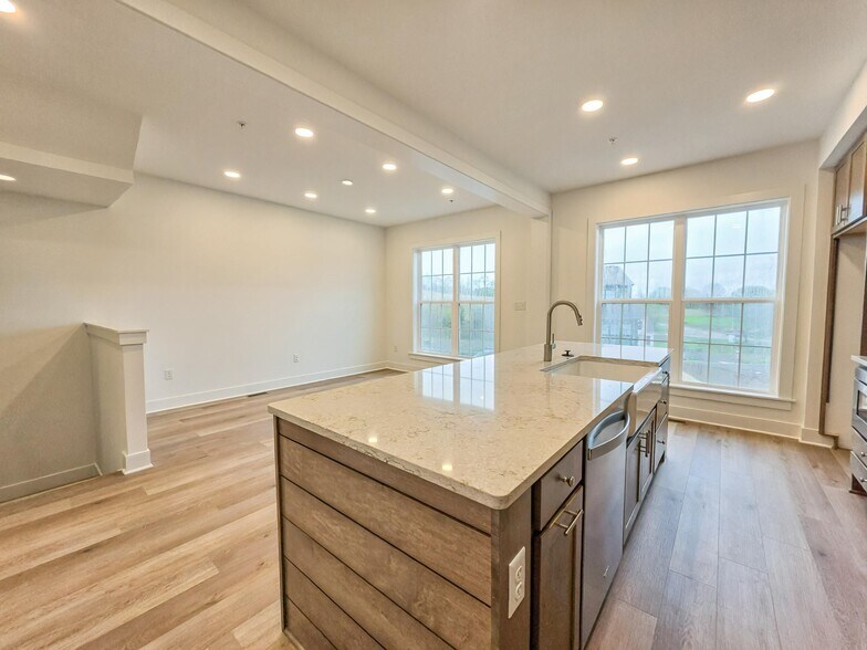 Building Photo - 317 Palisade Way