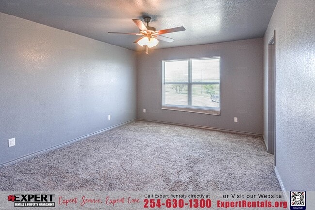 Building Photo - Discover the perfect blend of comfort and convenience!!