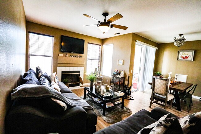 Building Photo - 401 Sanibelle Cir