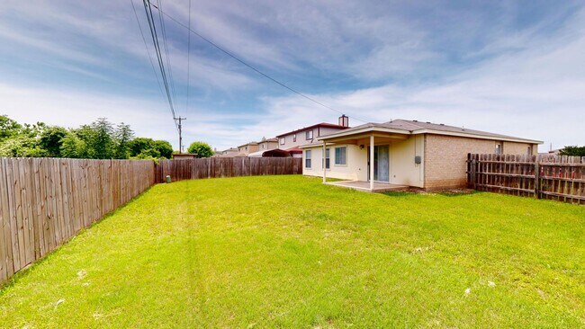 Building Photo - Great location in Killeen, TX Cozy and well maintained house