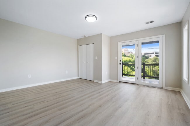 Building Photo - 451 Neff St