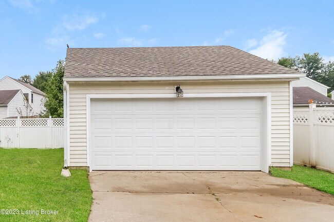 Building Photo - 6226 Maravian Dr