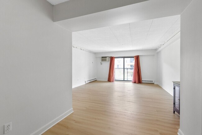 Building Photo - 125 Pleasant St
