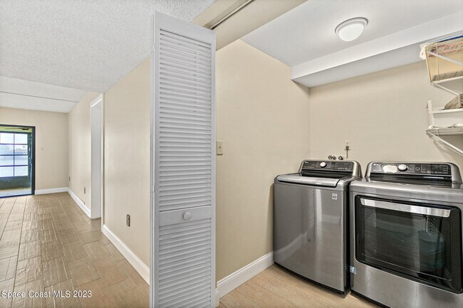 Building Photo - 205 S Banana River Blvd