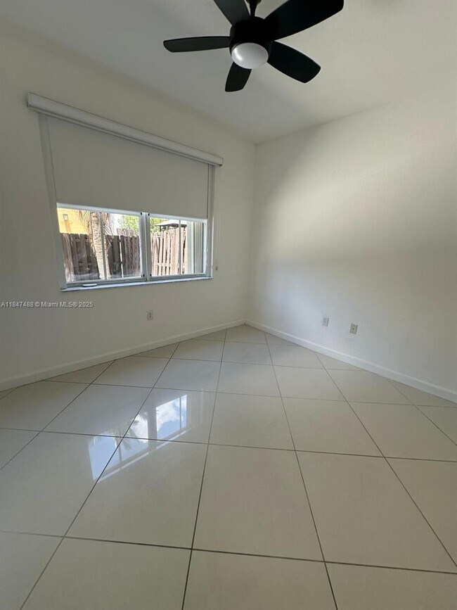 Building Photo - 7454 NW 112th Pl