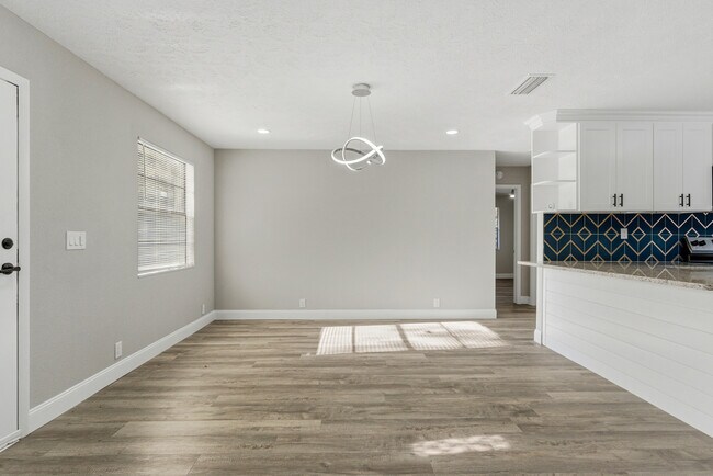 Building Photo - 229 Bonita Rd