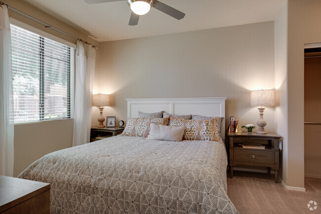 Large bedrooms with dual closet spaces. - Liv Avenida