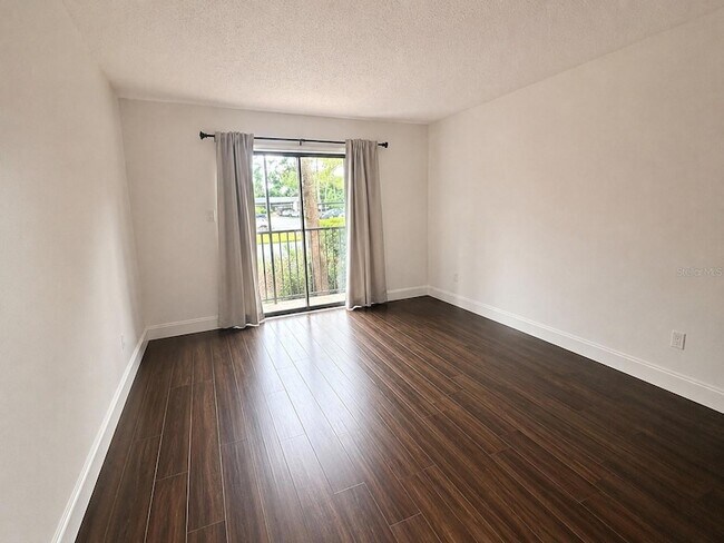 Building Photo - 13602 S Village Dr
