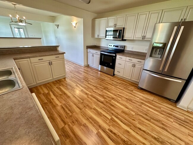 Building Photo - 413 Trist Pl