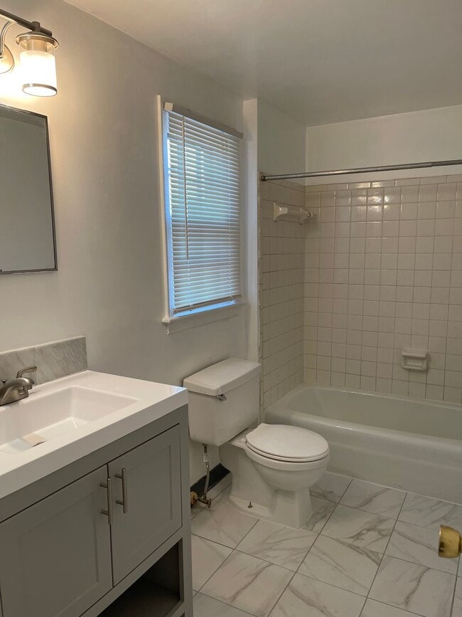 Building Photo - Coleman Place 3-bedroom, 2-bath Condo