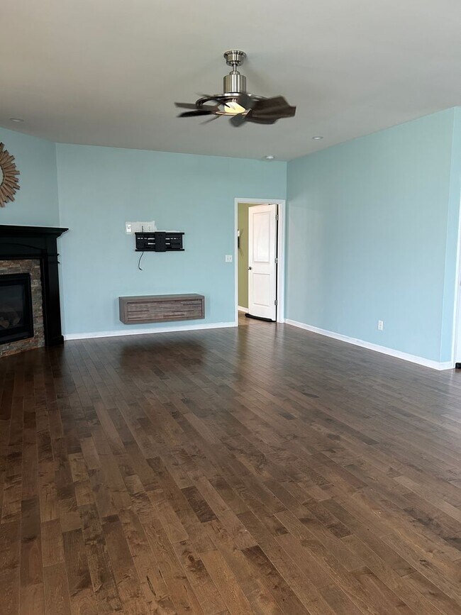 Building Photo - 2609 Beacon Point Ct