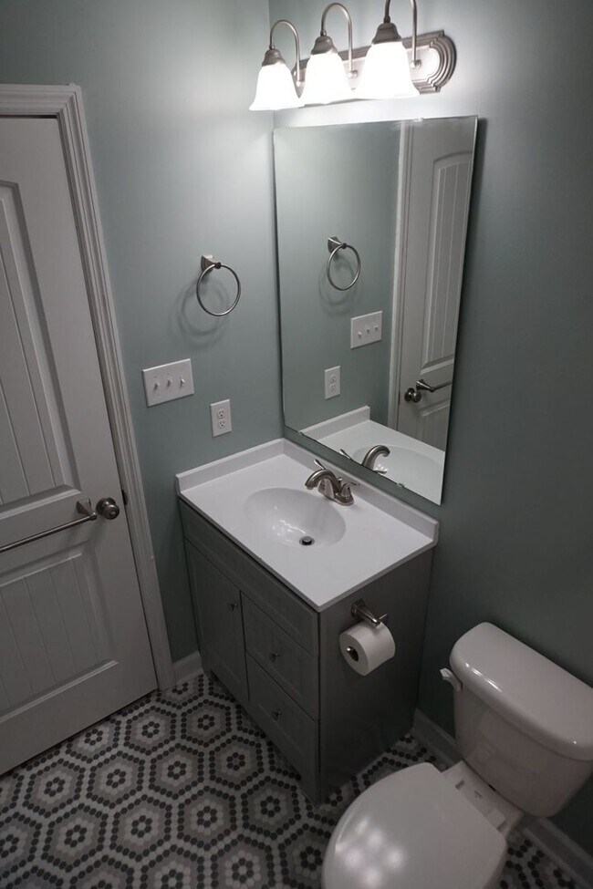 Building Photo - 3 Bedroom 2 Full bathrooms w/ Bonus room in Richlands!