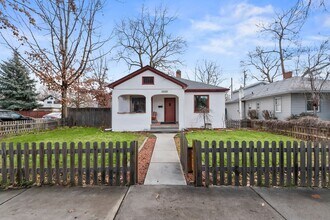 Building Photo - 4 Bedroom 2 Bathroom Home in the North End