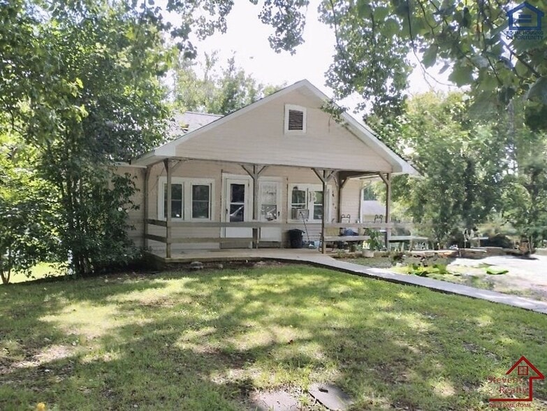 Building Photo - 1364 Crescent Dr