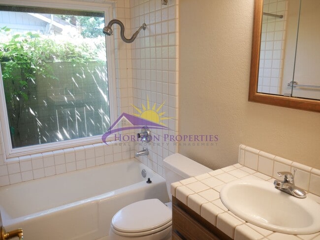 Building Photo - 3 Bed 2.5 Bath 1,766 sqft Fair Oaks Home