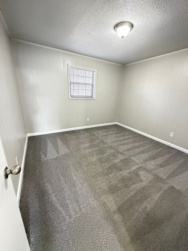 Building Photo - May Savings Are Here! Application Fee WAIVED ALL month!