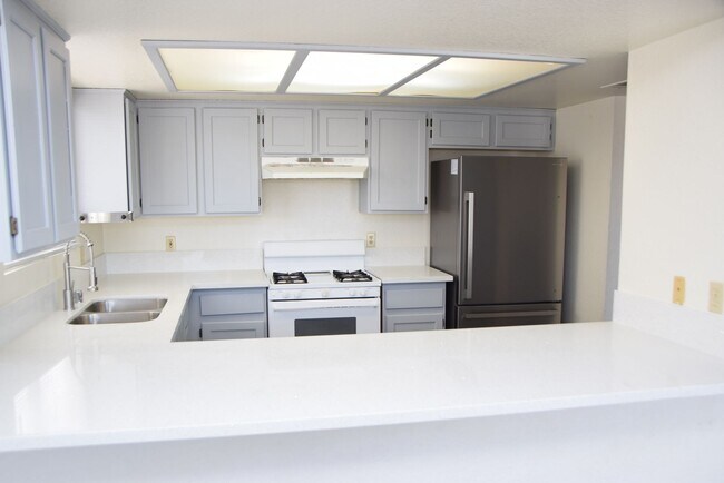 Building Photo - NORTHWEST - 2 STORY HOME - 4 BEDROOMS