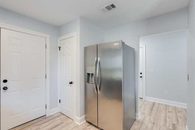 Building Photo - 1307 Calabria Rd