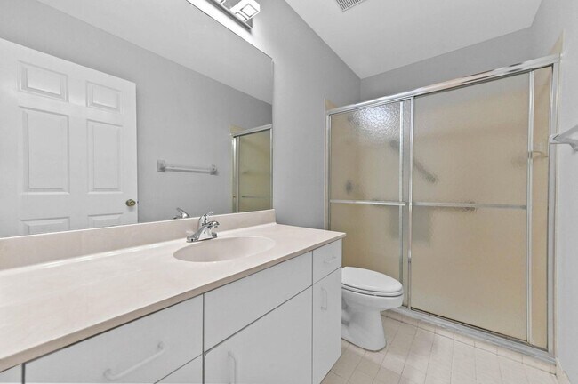 Building Photo - 14066 Glenlyon Ct