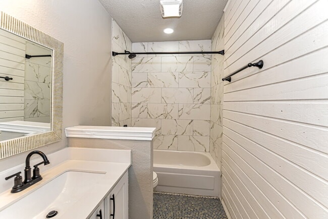 Building Photo - 7410 Aberdeen Dr