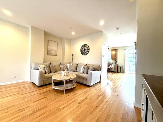 Building Photo - 362 Broadmoor Ln