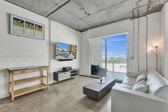 Building Photo - 444 NE 30th St