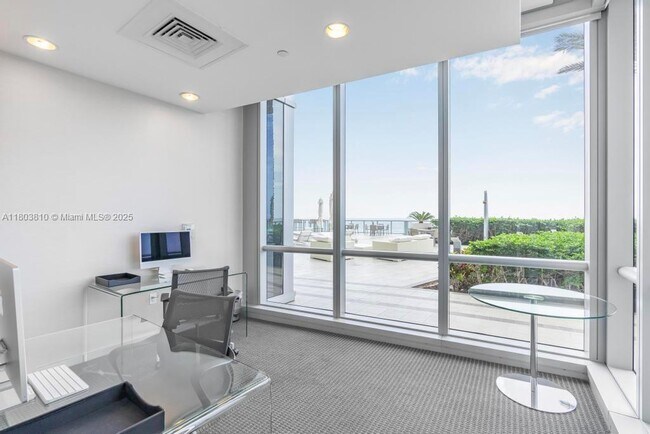 Building Photo - 17121 Collins Ave